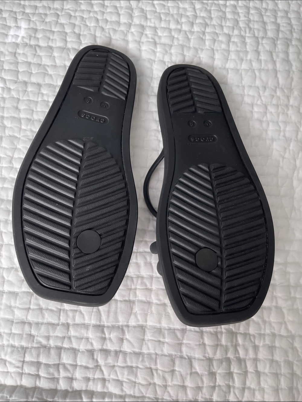 CROCS Women's Black Minimal Toe-Loop Slide Sandals - Picture 2 of 3